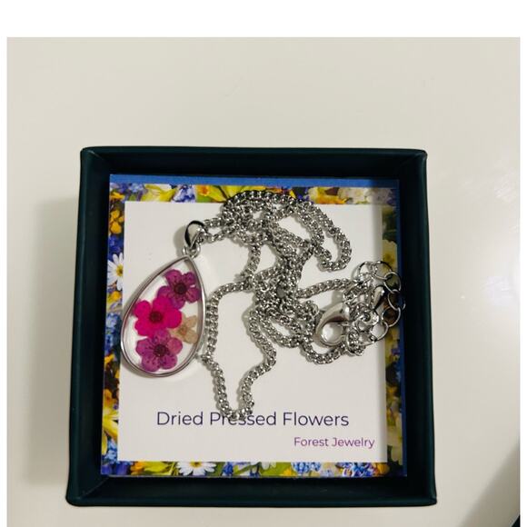 BRAND NEW Dried pressed flowers necklace, with box - Picture 2 of 4